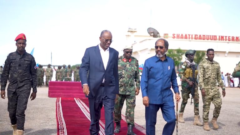 {DAAWO SAWIRADA} Madaxweyne Xasan Shiikh oo Safar Deg deg ah ku tagay Magaalada Baydhabo