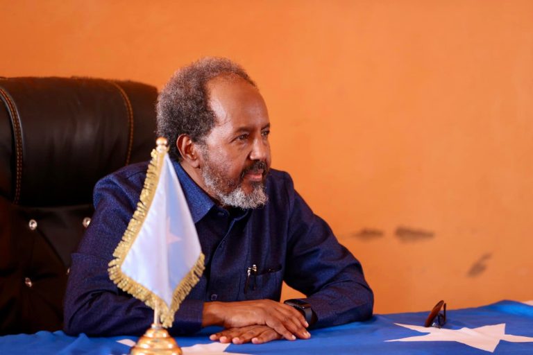 {DAAWO SAWIRADA} Madaxweyne Xasan Shiikh oo Kulan kula qaatay magaalada Xudur Masuuliyiin Heer Federaal iyo Heer Dowladda Goboleed