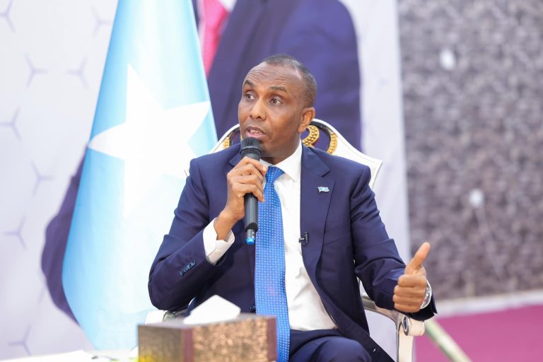 DAAWO SAWIRADA}  Xamse Abdi bare oo kulan dadweyne kaga jawaabay Su’aalo Muhiim