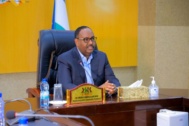 Baarlamanka Puntland oo qaaday tallaabo wiiqday qorshihii madaxweyne Deni