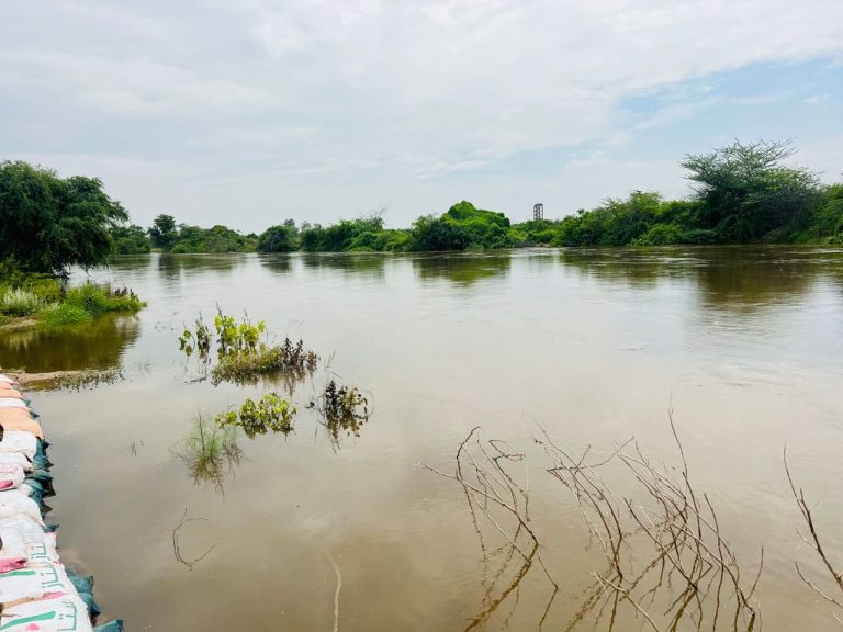 The Shabelle River flooded in the Beledweyne neighborhood