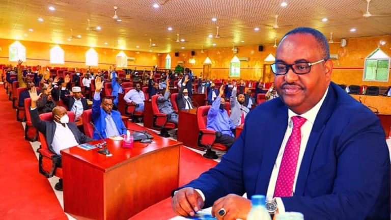 {DAAWO MUUQAAL} Barlamaanka Puntland oo gacanta iskula Tagay Xili ay ka doodayeen Xeerka Doorashooyinka Puntland.