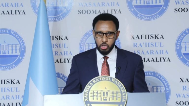 {DAAWO MUUQAALKA} Wafdi sare oo ka socda Bangiga adduunka ayaa Lagu so dhaweeyay Muqdisho kaddib deyn cafintii