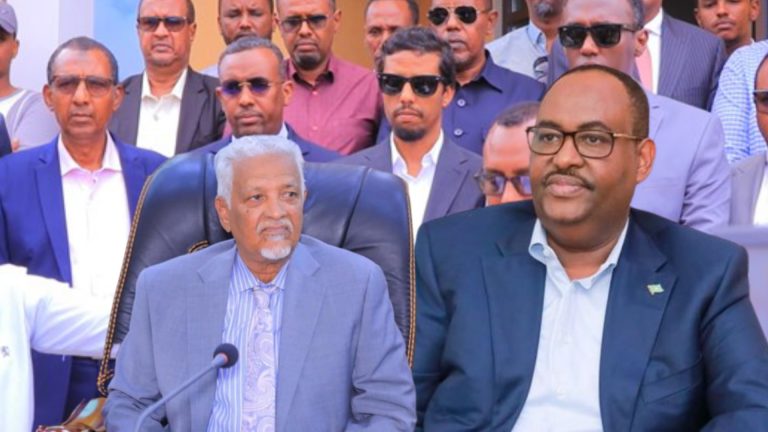 {DAAWO MUUQAALKA} Khilaafka u dhaxaeye madaxweyne Deni iyo kuxigeenkiisa oo sii xoogeesanaya iyo mucardka oo war