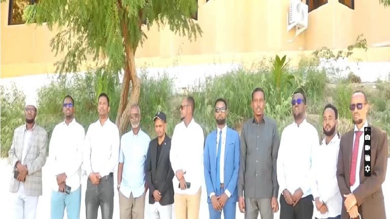 {DAAWO MUUQAALKA} Xildhibaano ka so Horjeestay Mudo Kororsigii Ay sameeysteen Baarlamaanka Puntland.