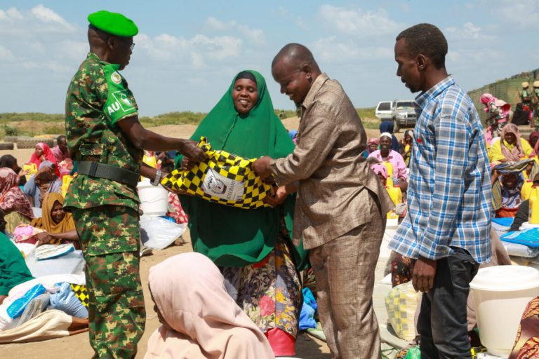 ATMIS donates relief food to IDPs in Hirshabelle state