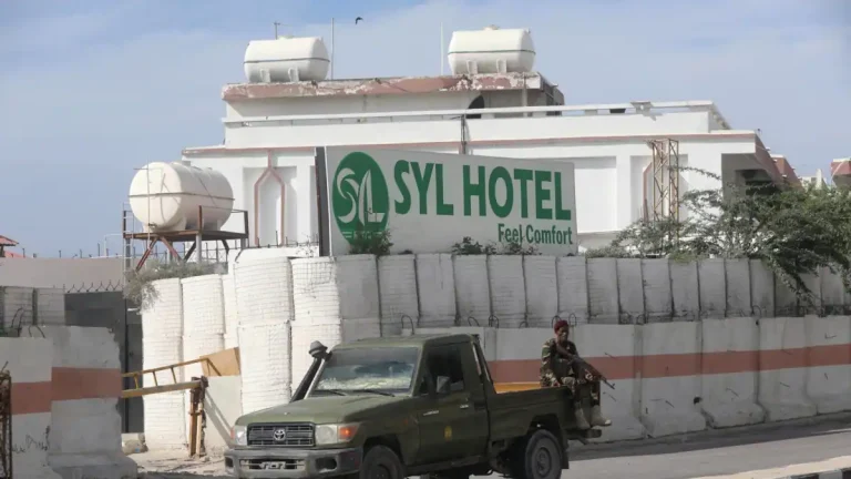 Afar arrin ka ogow weerarkii ka dhacay HOTEL SYL