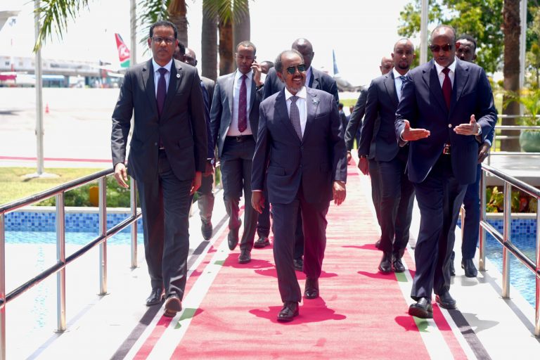 Madaxweyne Xasan Sheekh oo Safar shaqo ku tagay Dalka Kenya.