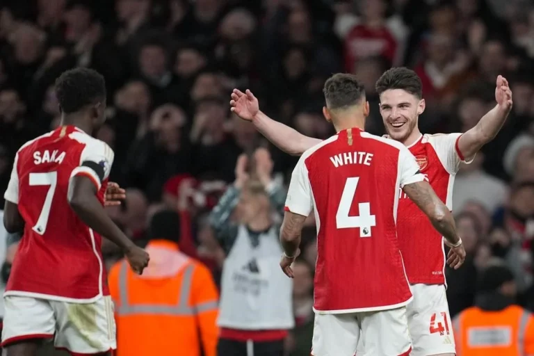 Arsenal thump Chelsea 5-0 to go three points clear at top – reaction