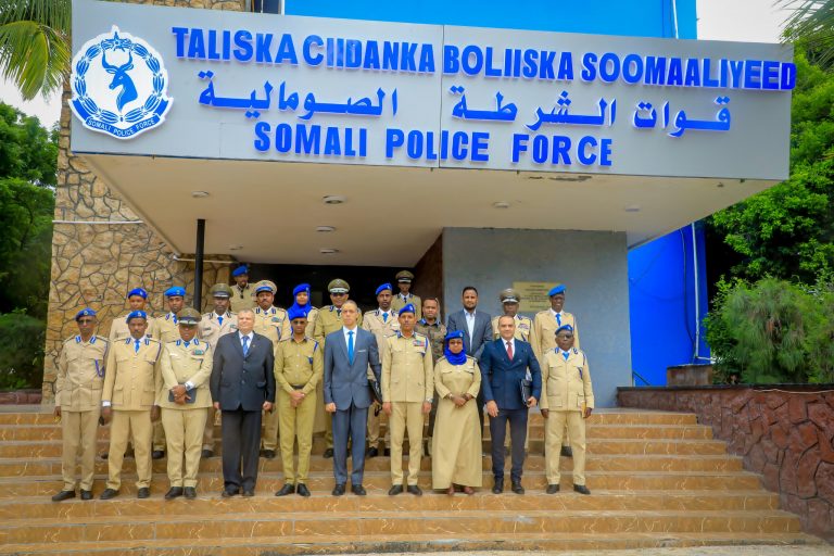 {DAAWO SAWIRADA} Saraakiil ka socota Masar oo Muqdisho kulan kula qaatay taliyaha Booliska Soomaaliya