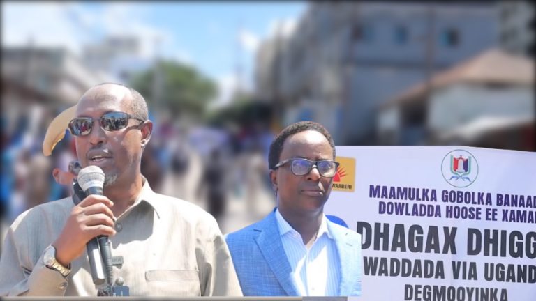 {DAAWO MUUQAALKA} Gudoomiye Madaale oo dhagax dhigayo wado muhiim ah oo laga dhisayo Muqdisho