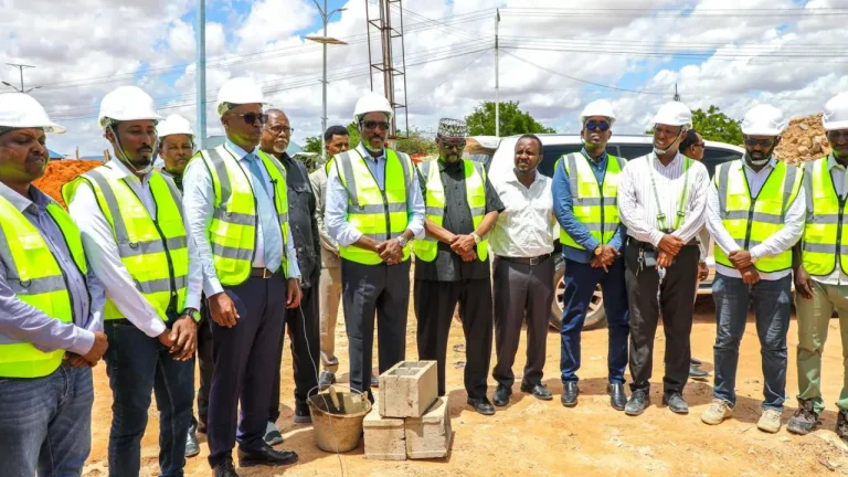 {DAAWO MUUQAALKA}  Madaxweynaha Galmudug oo dhagax dhigay Mashaariic Laga Fulinayo Dhuusa-mareeb