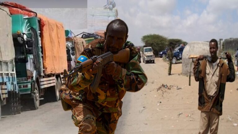 {DAAWO MUUQAALKA} Gaadiid Farabadan oo ku Xayiran Duleedka Baladweyne.