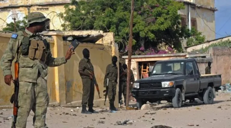 dagaal culus oo Muqdisho ku dhex-maray kooxda AS iyo ciidamada Dowladda.