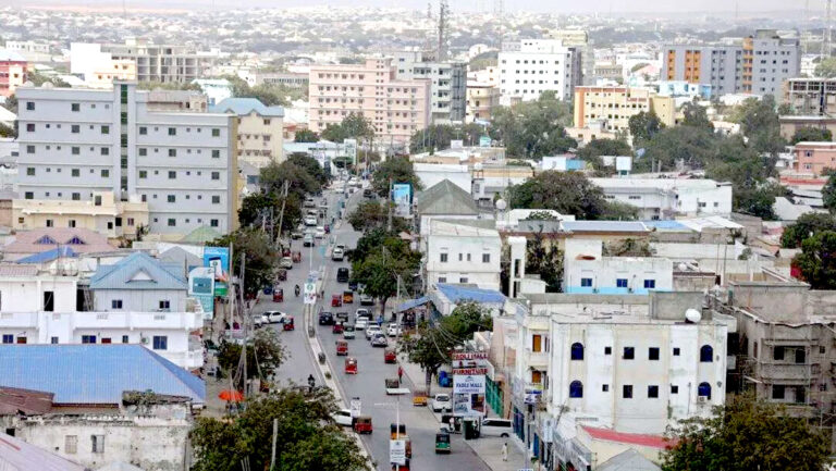 Faah-faahino kasoo baxaya hoobiyeyaashii xalay lagu garaacay magaalada MUQDISHO.