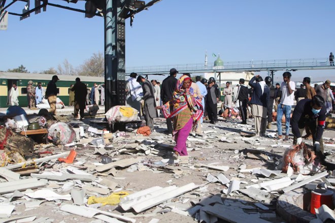 At least 24 killed in Pakistan train station bomb blast, police say