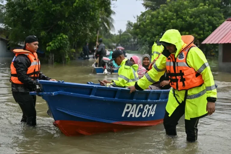 Malaysia, Thailand brace for more rains after floods kill more than 30