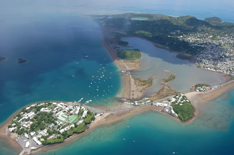 Kumanaan Qof oo Ku Dhintayt Duufaan Ku Dhufatay Jasiirada Mayotte