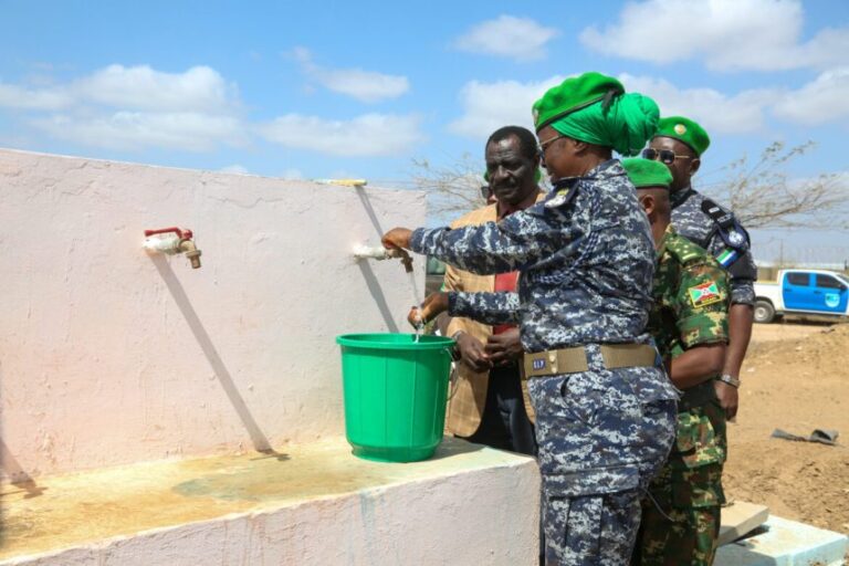 ATMIS hands over water projects to Somali Police.