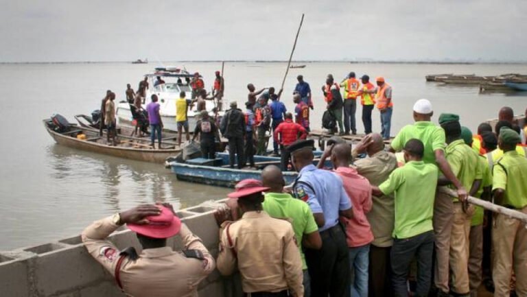 Ku dhowaad 30 qof oo ku geeriyoodey dooni ku degtay Dalka Nigeria