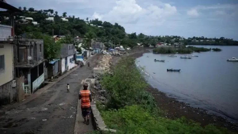 Duufaan ku dhufatay Jasiiradda Mayotte iyo Faransiiska oo gurmad degdeg ah u diray