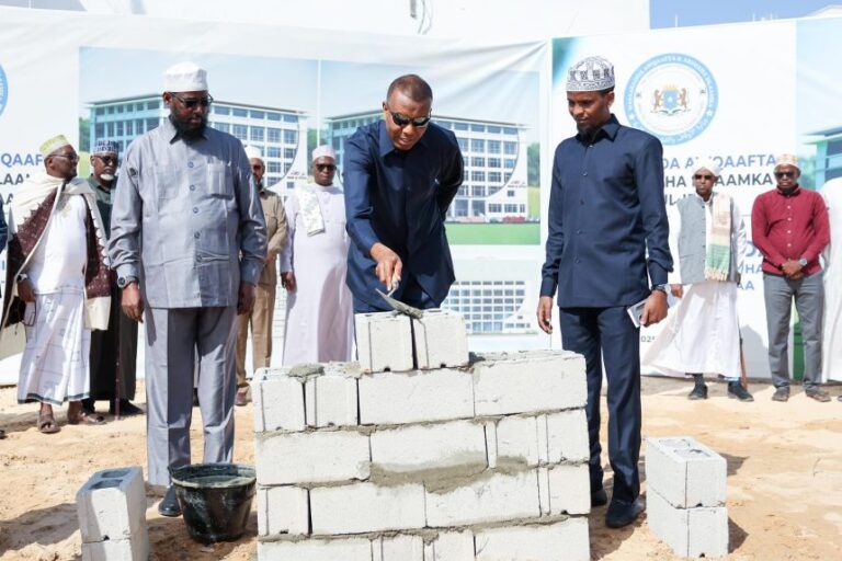 Prime Minister Hamza lays the foundation stone for the Daarul-Iftaa Fatwa Center.