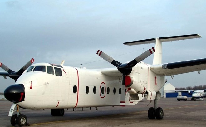 Kenyan cargo plane crashes in Somalia killing all 5 crew members.